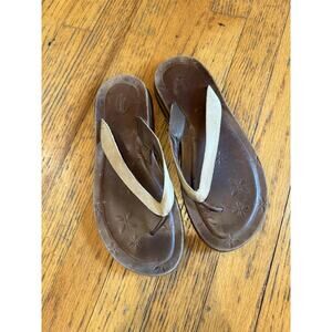 Chaco Sandals Womens Size 9 Flip Flop Leather Comfort Thong Flower Embossed